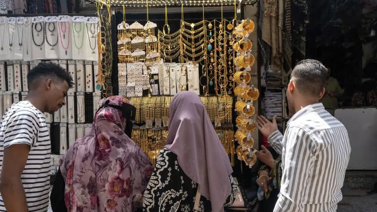 ارتفاع المصنعية يهدد مبيعات الذهب في مصر بعد العيد